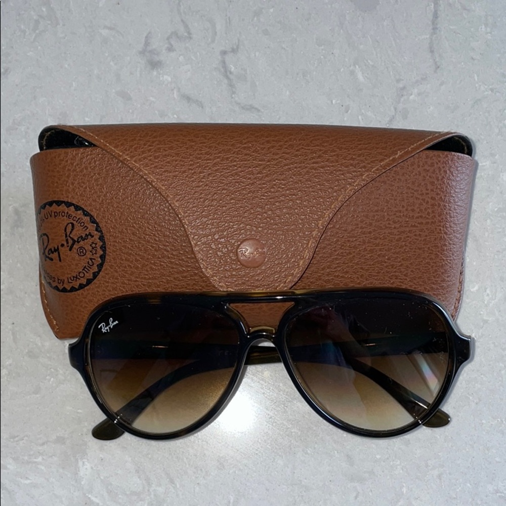 Ray Ban sunglasses great condition
